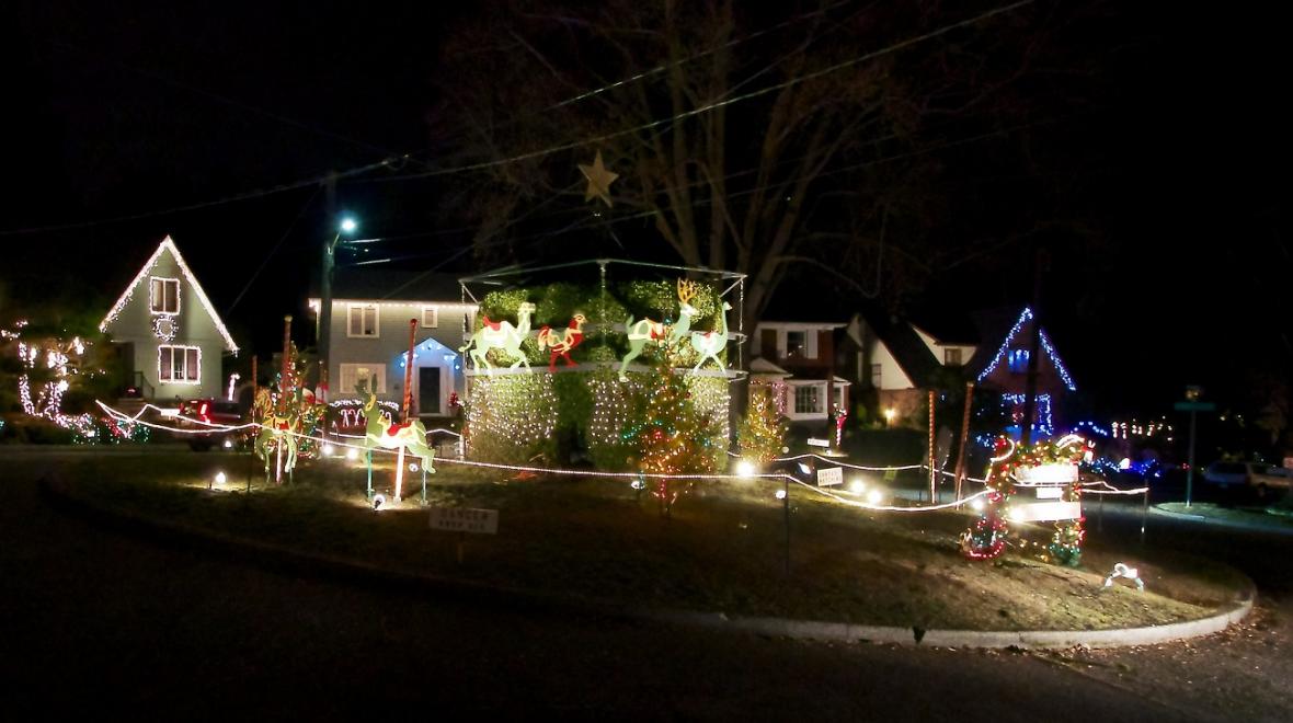 HoHoHoliday Fun on the Cheap BudgetFriendly Attractions for Seattle